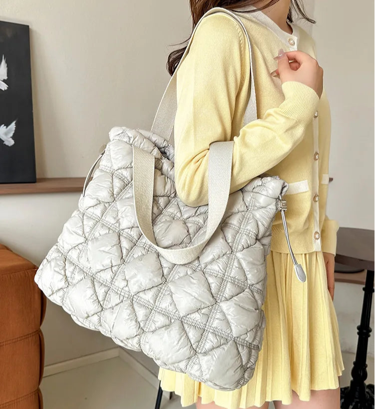 Handbag Fashionable Women's Tote Bag Large Shoulder Tote Bag Drawstring Closure Quilted Cloud Tote Bag